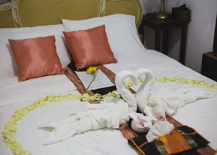 รีสอร์ท The Antique Riverside 3*